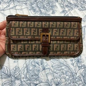 💐Authentic FENDI pouch💐